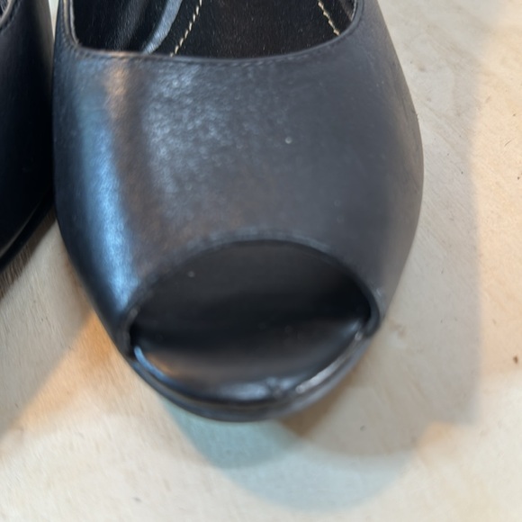 Chaps Black Leather Peep toe Heels Size 8 - Picture 7 of 9